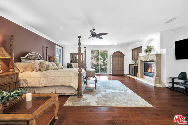 14933 Sutton Street, Sherman Oaks CA: https://media.crmls.org/mediaz/064abce2-03d1-4cb0-9d2b-f2b7d7b55530.jpg