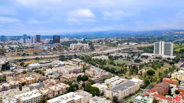 1434 Greenfield Avenue, Los Angeles CA: https://media.crmls.org/mediaz/064aecc4-3694-4461-9d0a-0b55a6bc0bc5.jpg