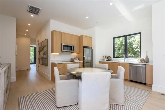 1025 Continental Drive, Menlo Park CA: https://media.crmls.org/mediaz/064b04a1-b36e-4b41-8663-2e132c0d02ea.jpg