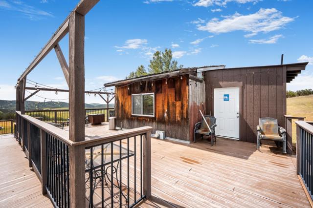 30625 Stonewall Canyon Road, Soledad CA: https://media.crmls.org/mediaz/064b570e-ba08-4afe-a968-24f1dcd4320d.jpg