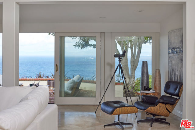 1115 Palos Verdes Drive West Drive, Palos Verdes Estates CA: https://media.crmls.org/mediaz/064d1564-322a-4661-a600-df8d0ebccb6f.jpg