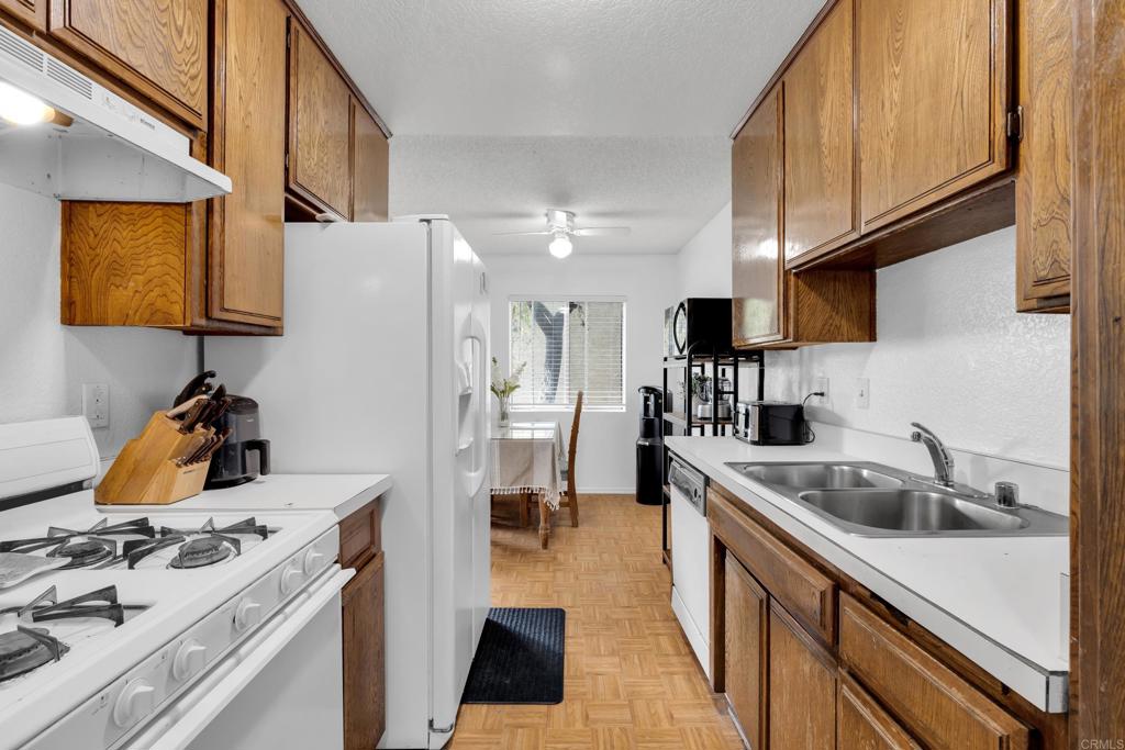7439 Woodman Avenue #48