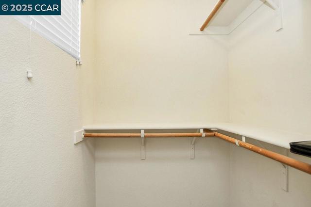 1410 Big Redwood Dr, Oakley CA: https://media.crmls.org/mediaz/064d8eb6-427c-4824-b29b-af0a4069d3d5.jpg