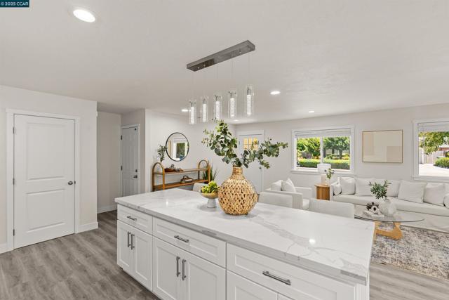3319 Claudia Dr, Concord CA: https://media.crmls.org/mediaz/064d9922-c1cf-40dd-b99f-fa065aae88eb.jpg