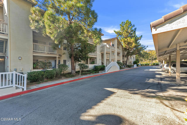 5728 Oak Bend Ln  -  HsHProd-31