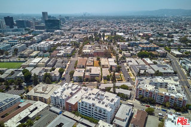 362 S Commonwealth Avenue, Los Angeles CA: https://media.crmls.org/mediaz/064dbbff-b49a-4990-acd1-a6558c61b47b.jpg