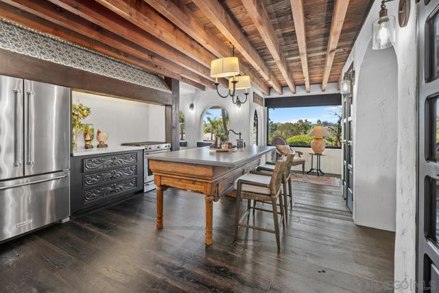 17507 Los Morros, Rancho Santa Fe CA: https://media.crmls.org/mediaz/064dcb02-b08b-46ee-9945-002e51ba29bc.jpg