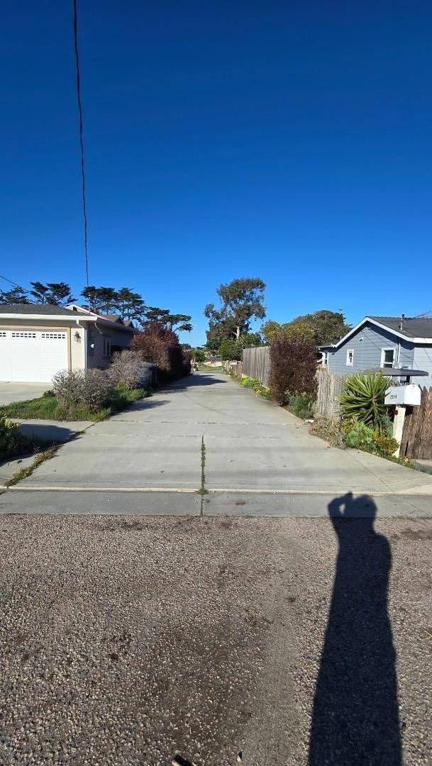 221 Mortimers (Unit B) Lane, Marina CA: https://media.crmls.org/mediaz/064de4a7-4640-4fac-8af9-6aa878edc783.jpg