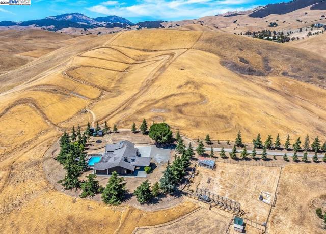 8191 Highland Rd, Livermore CA: https://media.crmls.org/mediaz/064dfd06-4434-4053-9672-d1955137eebd.jpg