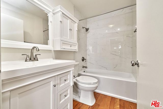 326 S Manhattan Place, Los Angeles CA: https://media.crmls.org/mediaz/064e91d4-3d45-4891-b443-78a558a5626f.jpg