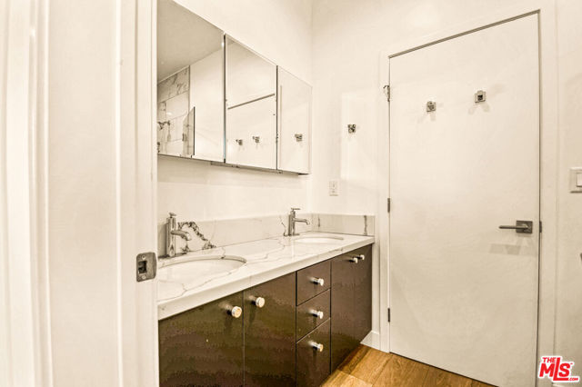 535 N Formosa Avenue, Los Angeles CA: https://media.crmls.org/mediaz/064ea8a1-37d9-4c9b-91ab-39585e3c93c3.jpg