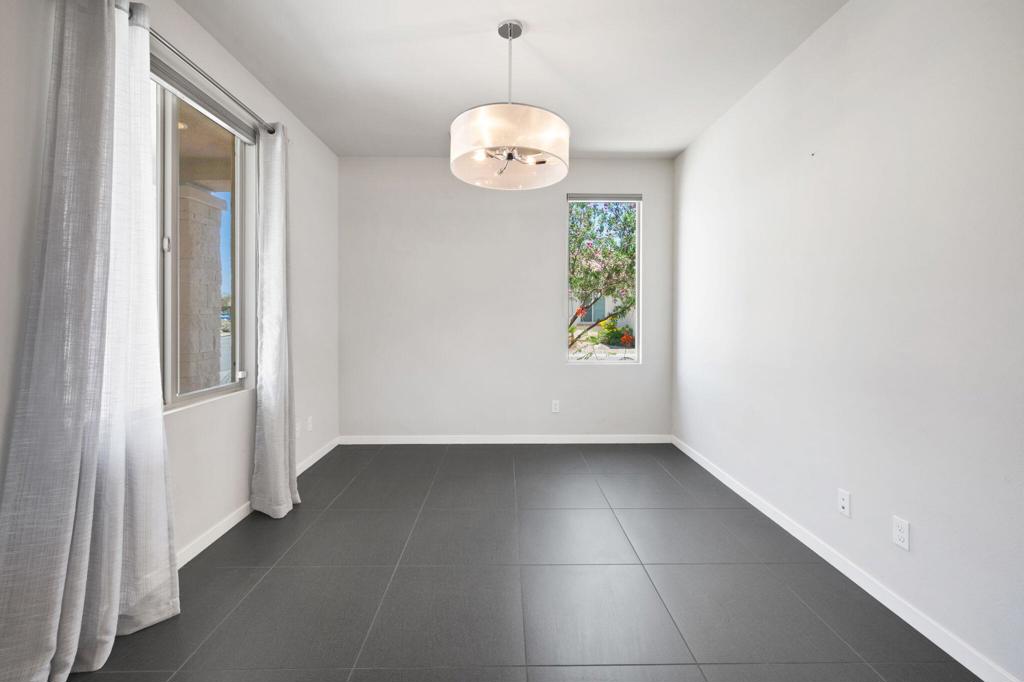 https://media.crmls.org/mediaz/064f6ffe-3768-4a86-90a7-c63bb4e430ac.jpg?preset=X-Large