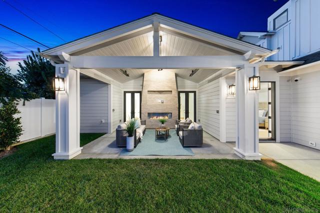 910 Balboa, Coronado CA: https://media.crmls.org/mediaz/064f7ca1-731c-4f64-992e-d1cc9fb788dd.jpg