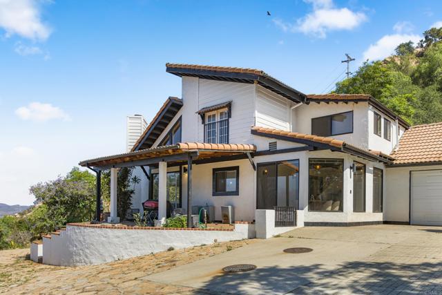 9202 Moon Ridge Road, Fallbrook CA: https://media.crmls.org/mediaz/064f7f78-288f-446e-8791-4e58c201e680.jpg