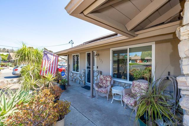 127 Warner Street, Oceanside CA: https://media.crmls.org/mediaz/0650162a-8080-47ed-9fab-d5dd0178ee92.jpg