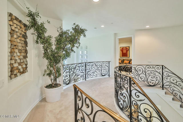 2589 Featherwood Street, Westlake Village CA: https://media.crmls.org/mediaz/0650c0f4-b2bb-4365-acc0-ca947039a873.jpg