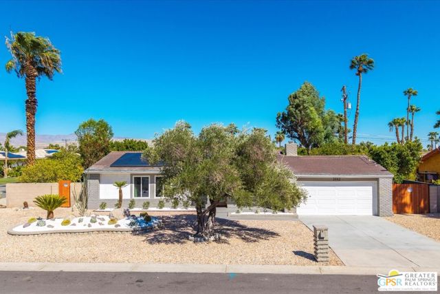 2092 N San Antonio Road, Palm Springs CA: https://media.crmls.org/mediaz/0650c403-24ac-43ee-bc6d-acbc7ba48e69.jpg