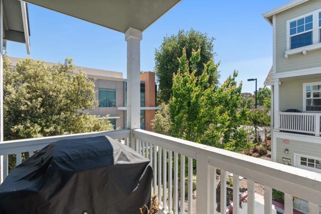 320 Circuit Way, Mountain View CA: https://media.crmls.org/mediaz/0650c426-7938-4abc-a23b-b3dd8352c3b5.jpg