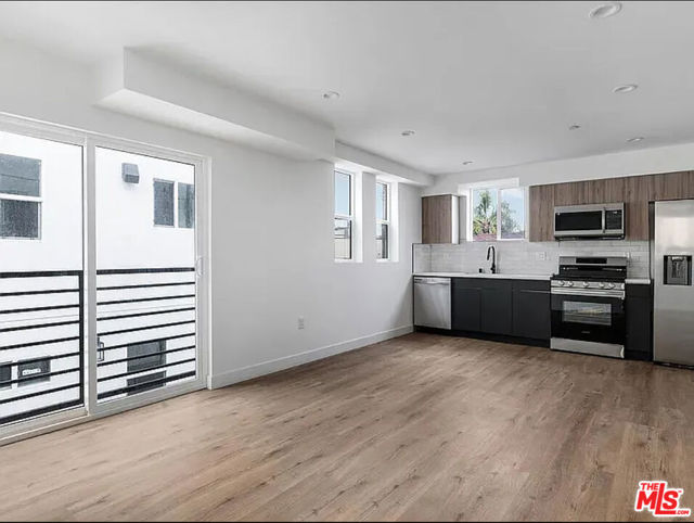 334 1/2 N Alexandria, Los Angeles CA: https://media.crmls.org/mediaz/065100f6-fcfa-493e-b230-6f86800cb84c.jpg