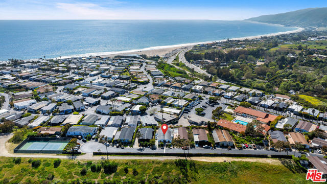 29500 Heathercliff Road, Malibu CA: https://media.crmls.org/mediaz/06510304-d999-4e52-b839-1157a04c91c2.jpg