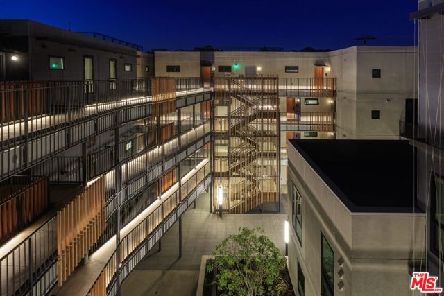 1250 N Fairfax Avenue, West Hollywood CA: https://media.crmls.org/mediaz/06516bb1-c502-437a-80ab-c50f08a34fb8.jpg
