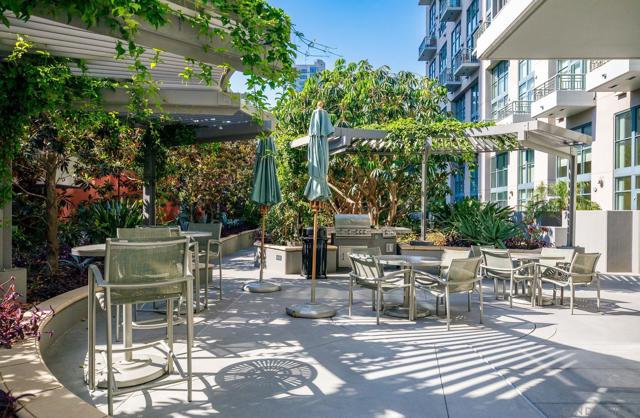 1240 India St, San Diego CA: https://media.crmls.org/mediaz/06517980-b8c1-4693-8825-0877d447b760.jpg