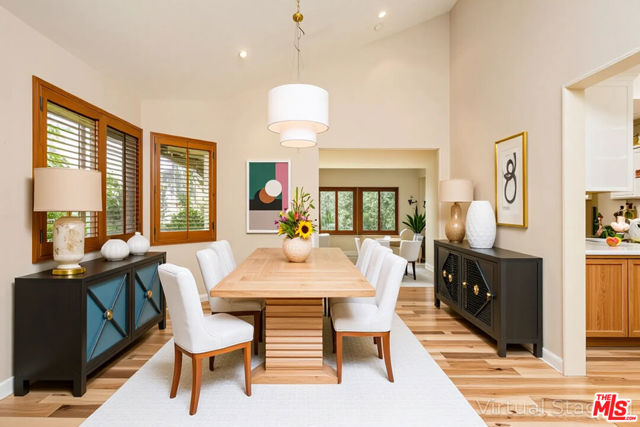 4042 Stoneriver Court, Westlake Village CA: https://media.crmls.org/mediaz/065184f4-4096-441a-92ff-92a268dea53f.jpg