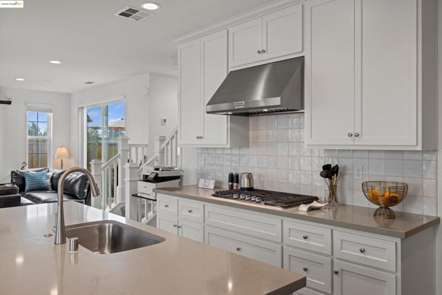 2810 Telegraph Blvd, Marina CA: https://media.crmls.org/mediaz/0651951a-014d-4de5-966e-1078c72a4243.jpg