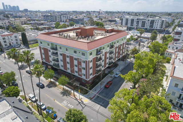 944 S Serrano Avenue, Los Angeles CA: https://media.crmls.org/mediaz/06521a9d-605d-4dd8-bfae-0af9b38e9090.jpg