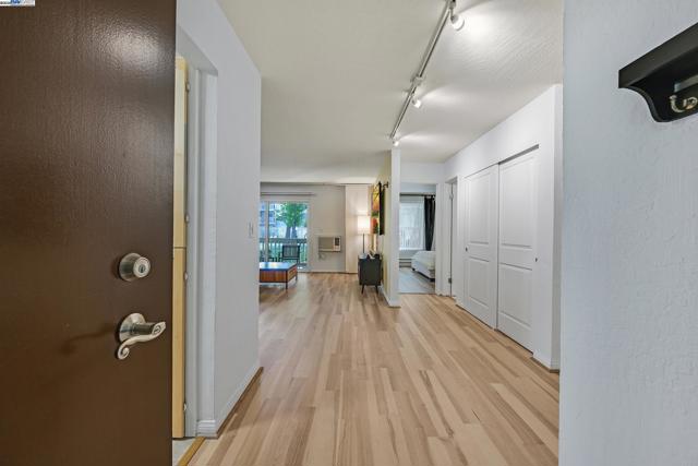 1087 Murrieta Blvd, Livermore CA: https://media.crmls.org/mediaz/06521ec9-00e4-497b-8c37-6964643c83a1.jpg