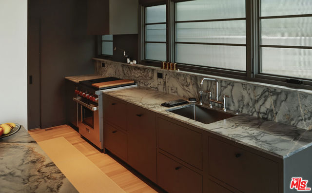 4934 La Roda Avenue, Los Angeles CA: https://media.crmls.org/mediaz/065284ab-147c-4923-b25d-fd4374c326ce.jpg