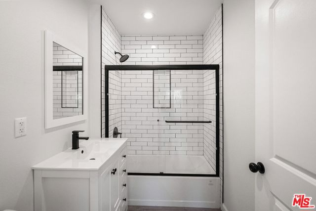 2231 1/2 Laverna Avenue, Los Angeles CA: https://media.crmls.org/mediaz/0652b69d-5745-446e-ac9a-2bf6365cadfc.jpg