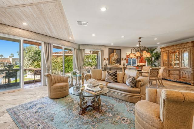 210 Desert Lakes Drive, Rancho Mirage CA: https://media.crmls.org/mediaz/06535425-40e5-4861-8ae8-b569c9d096df.jpg