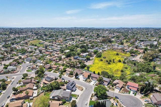 2044 Siegle Dr, Lemon Grove CA: https://media.crmls.org/mediaz/0653faee-5828-404f-98b1-6cb8691e188a.jpg
