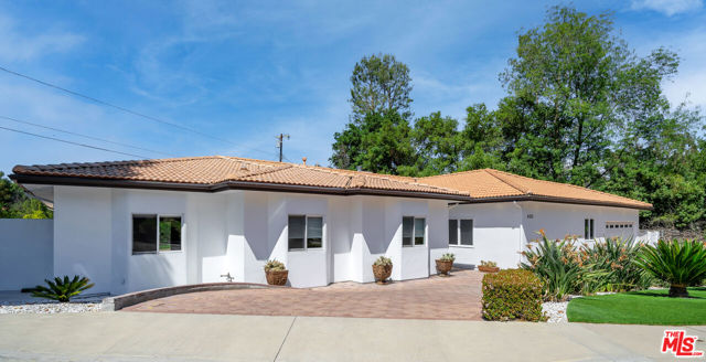 4311 Coquette Place, Tarzana CA: https://media.crmls.org/mediaz/0654f4c6-8310-46ab-bc26-94cb44cb2109.jpg