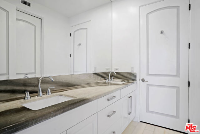 5309 Louise Avenue, Encino CA: https://media.crmls.org/mediaz/06559bad-cdfc-4c19-861f-d4be1fcfafaf.jpg