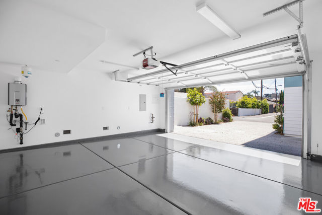 11724 Culver Boulevard, Los Angeles CA: https://media.crmls.org/mediaz/06563469-8c0b-41a4-a071-1352884d2314.jpg