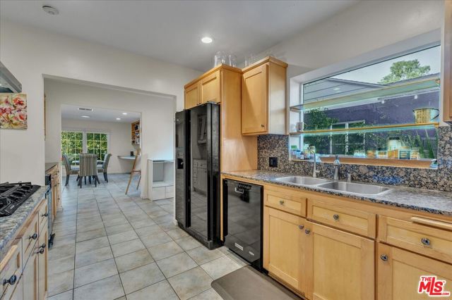 12430 Cumpston Street photo 21