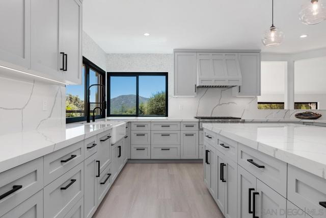 3453 Via Loma Vista, Escondido CA: https://media.crmls.org/mediaz/065712d7-1fff-44a6-8184-5acc1d24a8cb.jpg