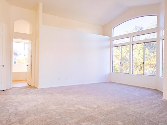 4918 Amador Dr, Oceanside CA: https://media.crmls.org/mediaz/06575dbd-f324-48db-a7c2-526a026c9cb8.jpg