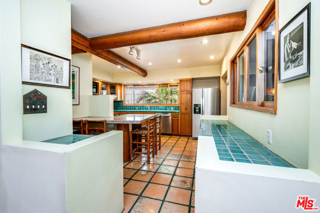 454 E Rustic Road, Santa Monica CA: https://media.crmls.org/mediaz/06576909-dbdd-45e1-ae00-5b7e7e915acf.jpg