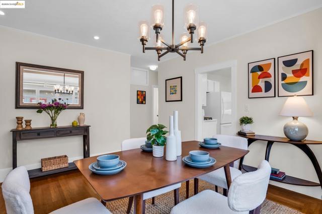 580 Chetwood St., Oakland CA: https://media.crmls.org/mediaz/06578b6d-0a1b-49ce-b4ae-d98d6a25b111.jpg