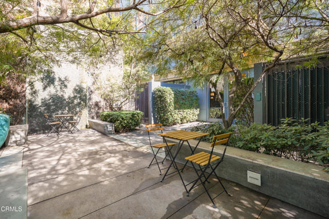 849 S Broadway, Los Angeles CA: https://media.crmls.org/mediaz/0657ce67-fb9b-4061-ae89-c68a0a169eb2.jpg