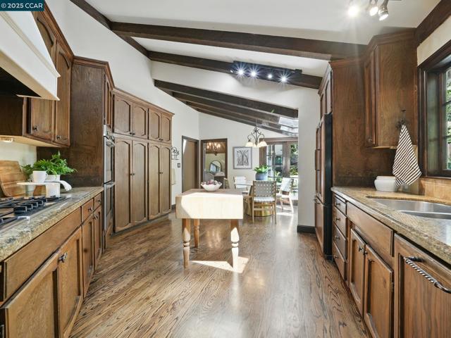 66 Ambleside Court, Danville CA: https://media.crmls.org/mediaz/0658826c-b615-4c3c-a6d5-812b3334baa5.jpg