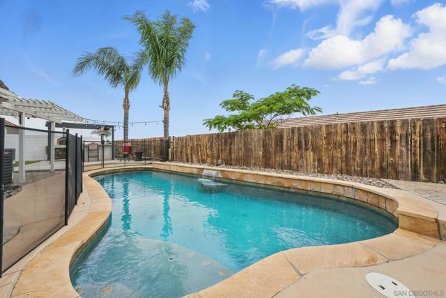 1595 Bay Meadows Dr, Alpine CA: https://media.crmls.org/mediaz/0658b640-bf7e-4029-bbad-8b669610e173.jpg