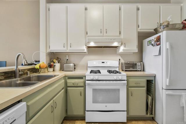 Detail Gallery Image 6 of 24 For 6151 Calle Mariselda #302,  San Diego,  CA 92124 - 2 Beds | 2/1 Baths