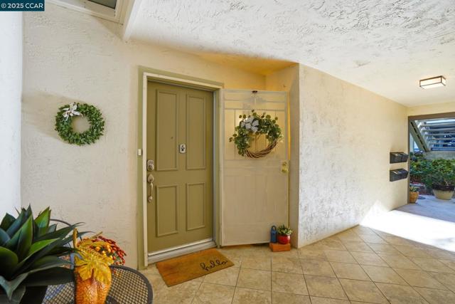 3417 Tice Creek, Walnut Creek CA: https://media.crmls.org/mediaz/0658e5e2-ef80-4777-b0d9-0d54a9b8d364.jpg