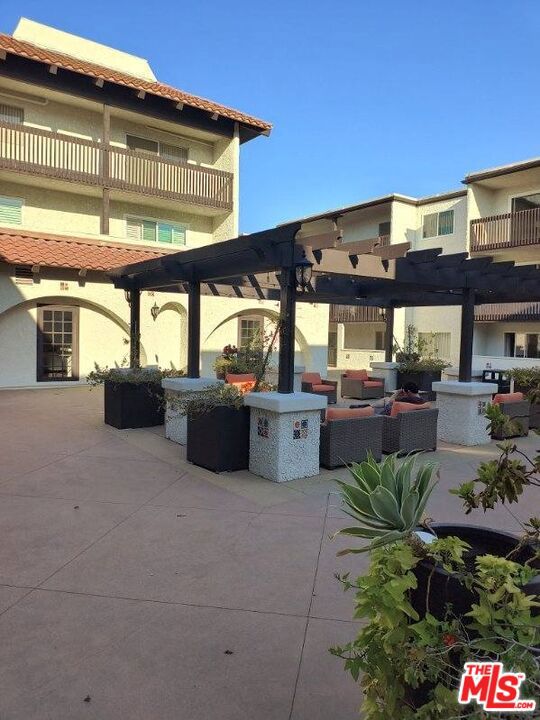 5334 N Lindley Avenue, Encino CA: https://media.crmls.org/mediaz/06593fea-6663-4267-aa13-3c327e1bdbab.jpg