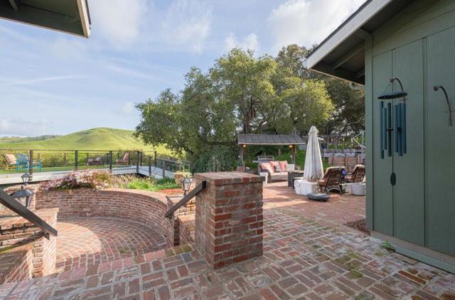 383 Corral De Tierra Road, Salinas CA: https://media.crmls.org/mediaz/065951ad-36ef-414a-8100-63a3c90fc6e8.jpg
