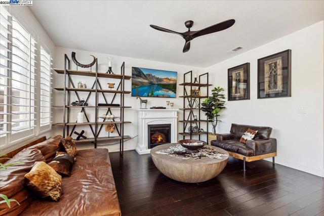 366 Karelian St, Danville CA: https://media.crmls.org/mediaz/065a173d-94f6-4a37-9927-87a6be83bbfa.jpg